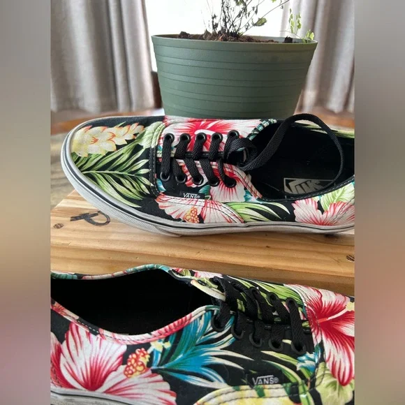 Women’s Floral Vans - Picture 2 of 6